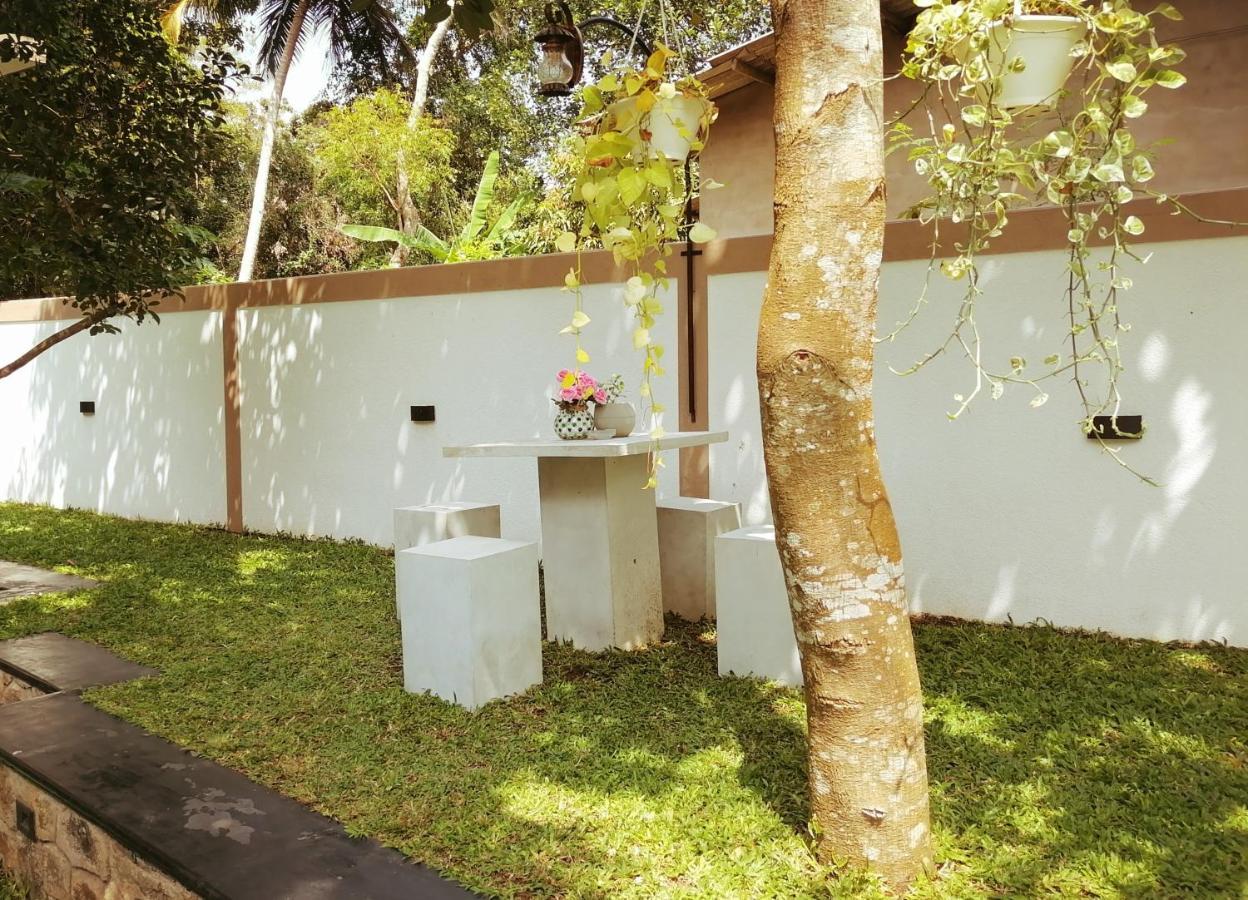 Ceylonima Home Stay Anuradhapura Exteriör bild